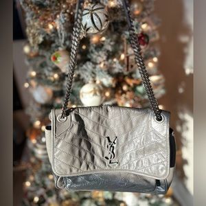 YSL BAG.   Niki medium .  GRAY  COLOR